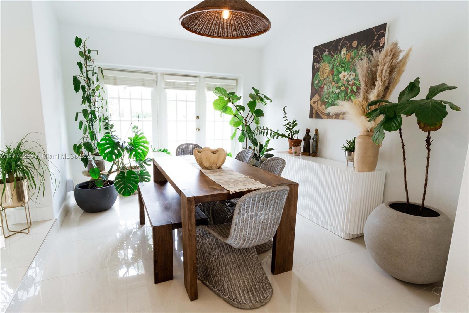 1055 San Luis Rey