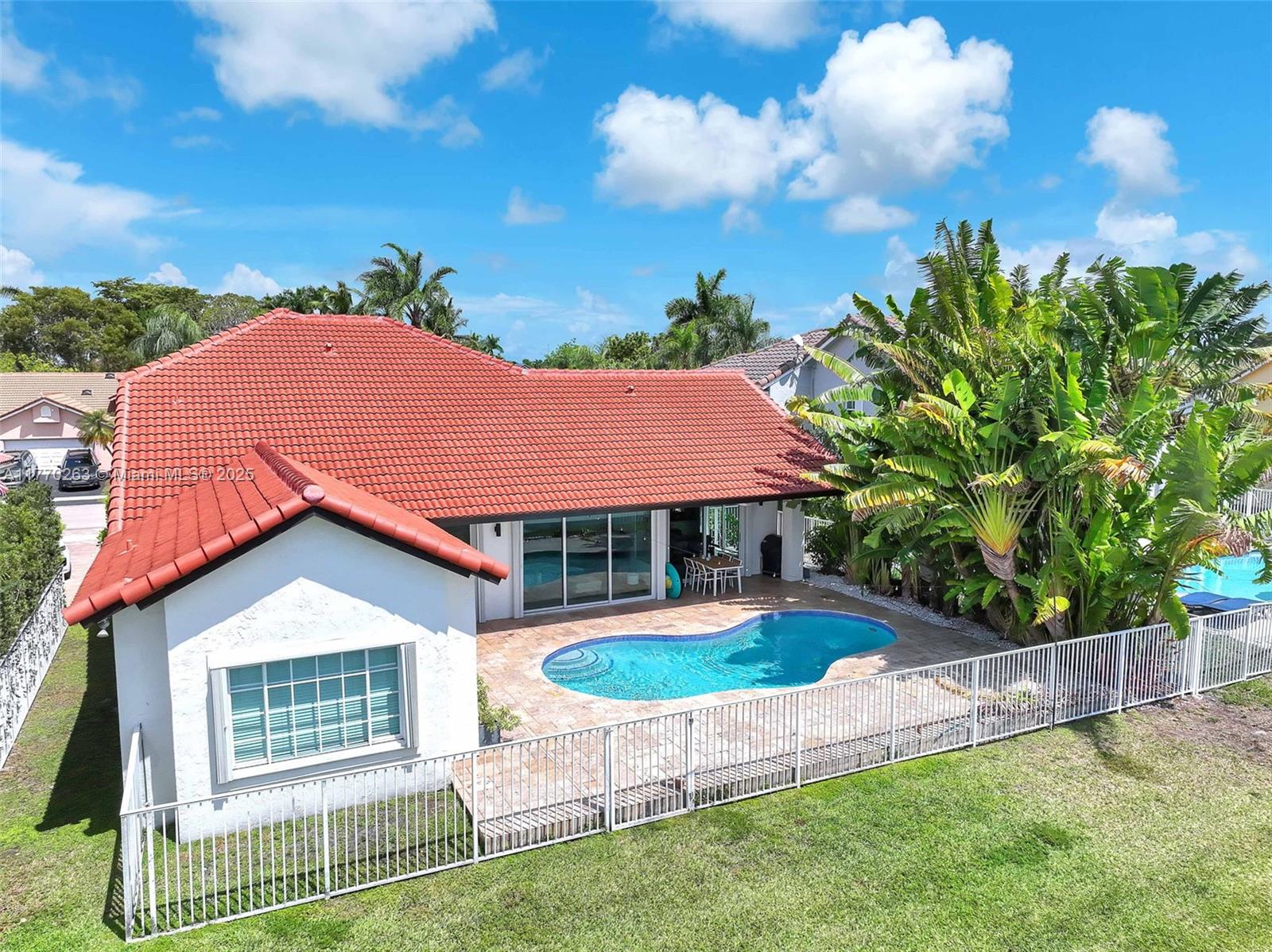 1055 San Luis Rey