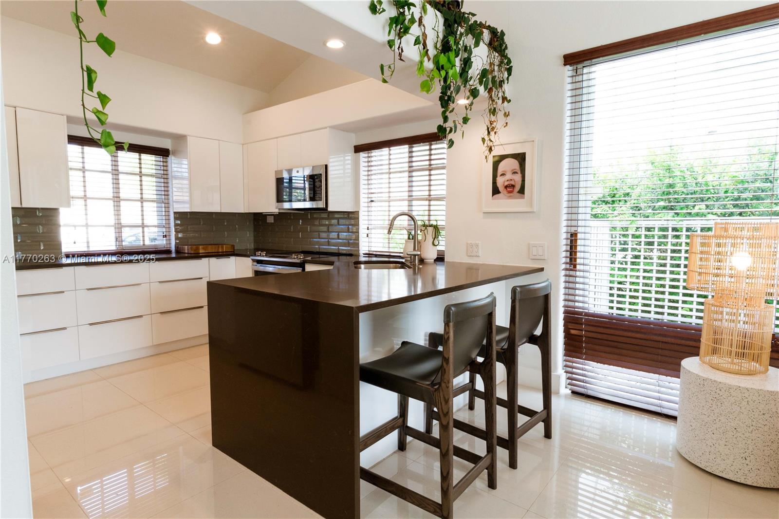 1055 San Luis Rey