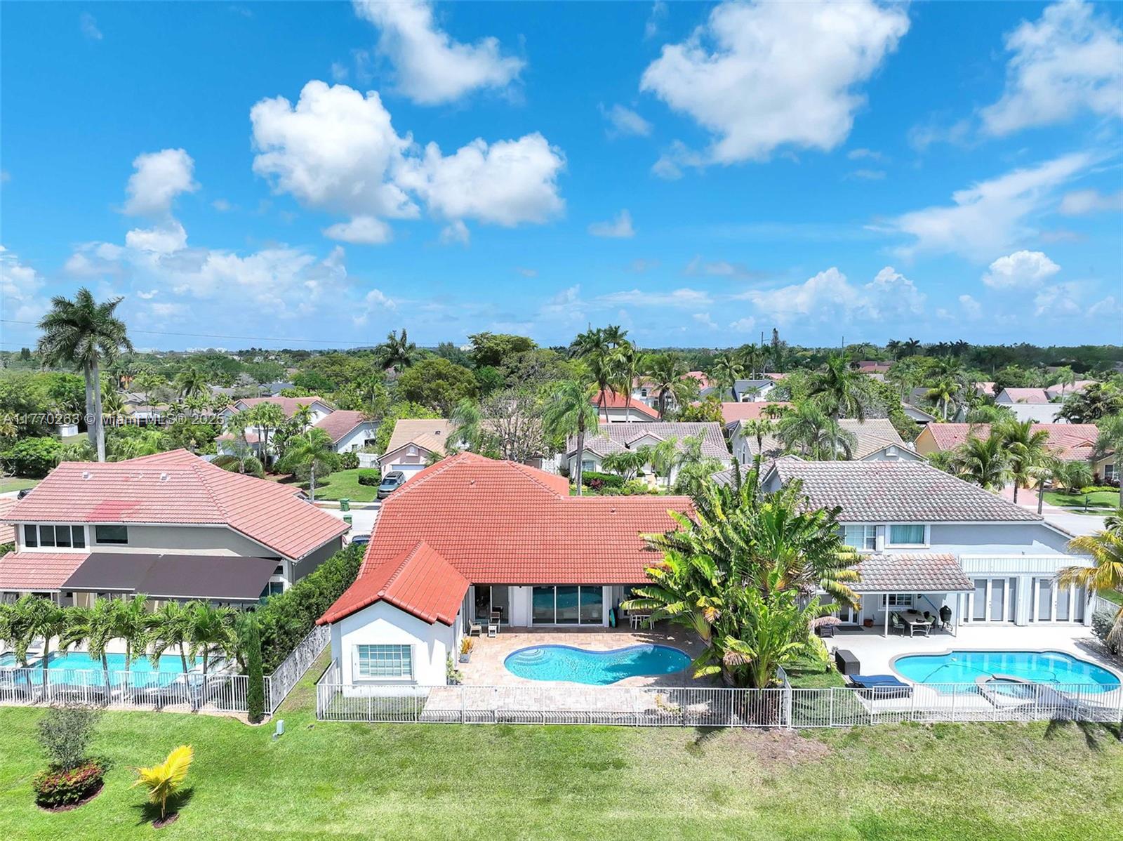 1055 San Luis Rey