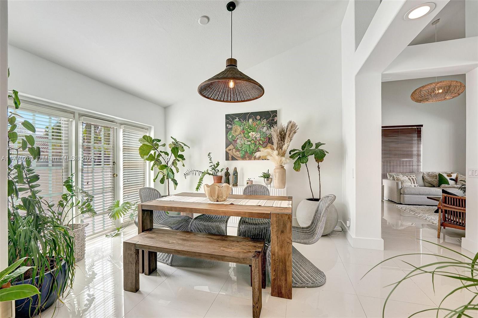 1055 San Luis Rey