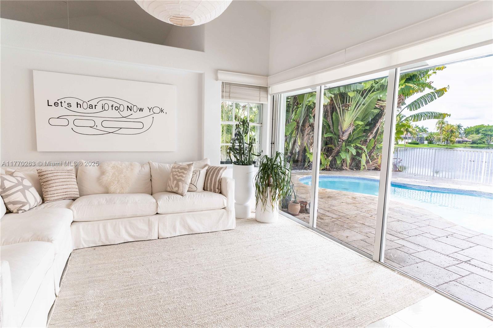 1055 San Luis Rey