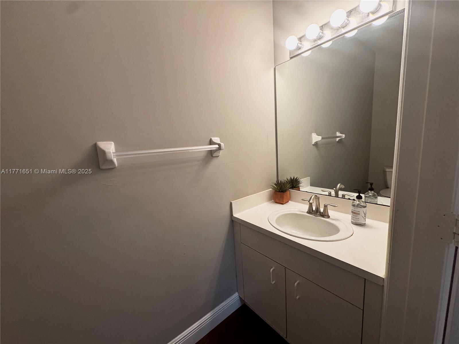 16224 Emerald Cove Rd # 16224