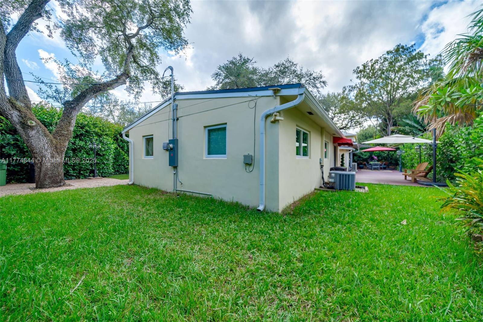 919 SW 7th St