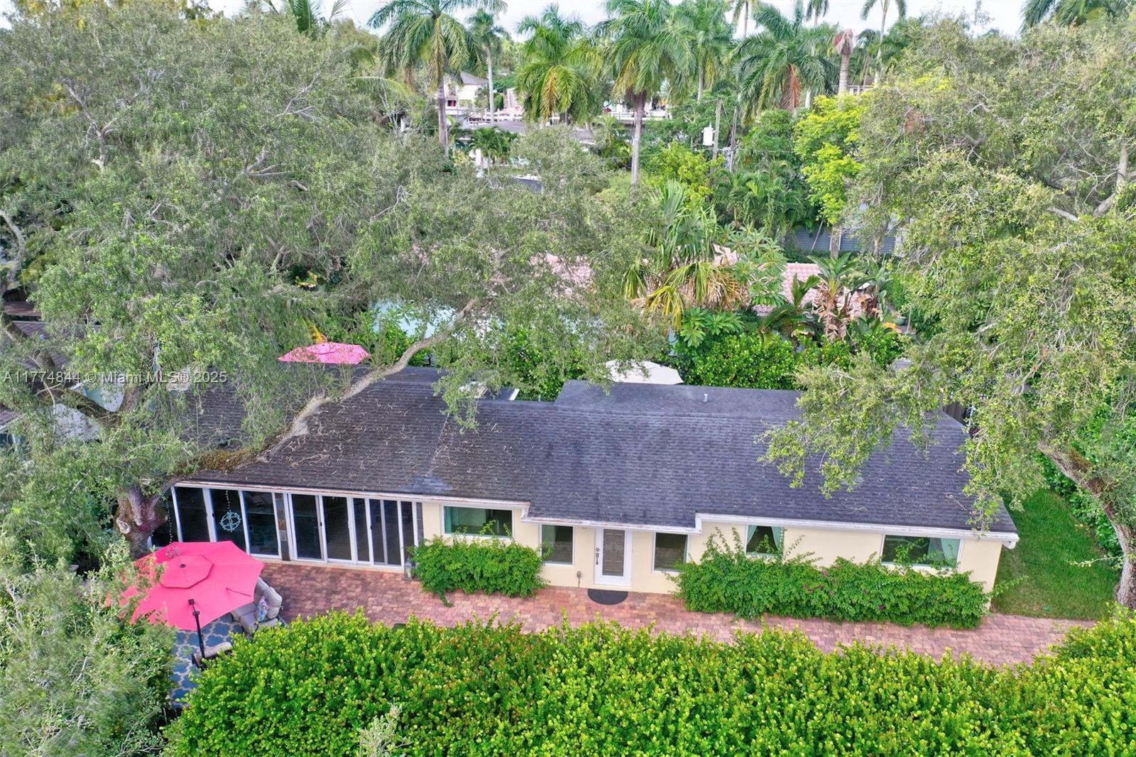 919 SW 7th St