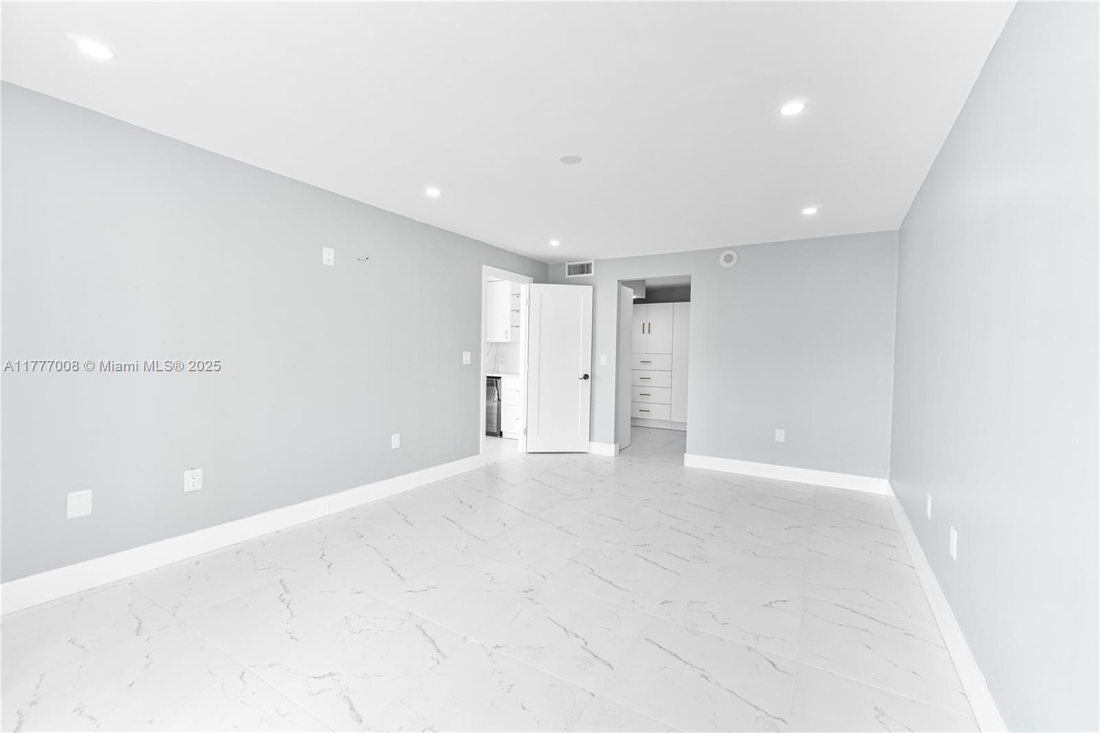 2851 NE 183rd St # 1504E