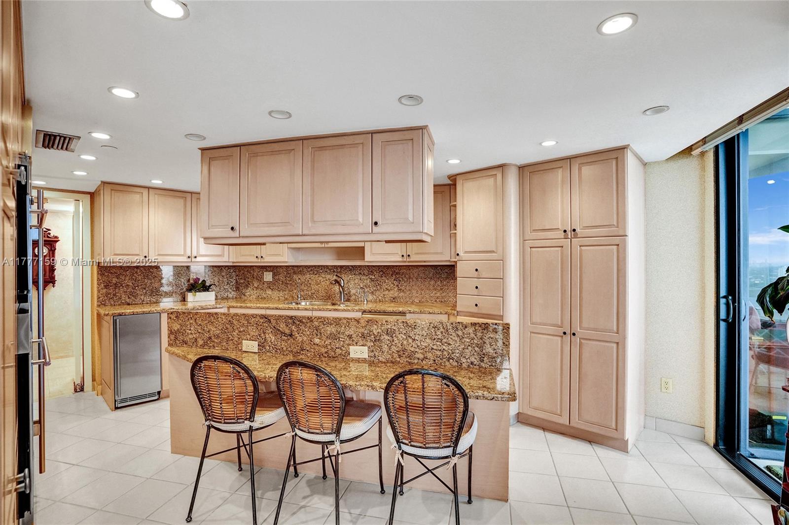 4000 Towerside Ter # 3 Unit: PH-3