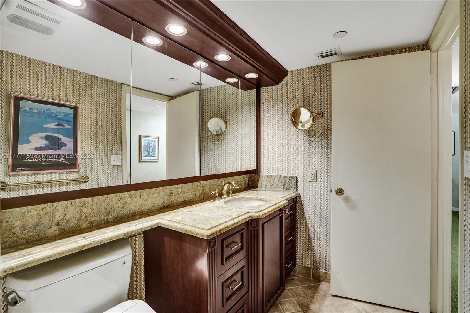 4000 Towerside Ter # 3 Unit: PH-3