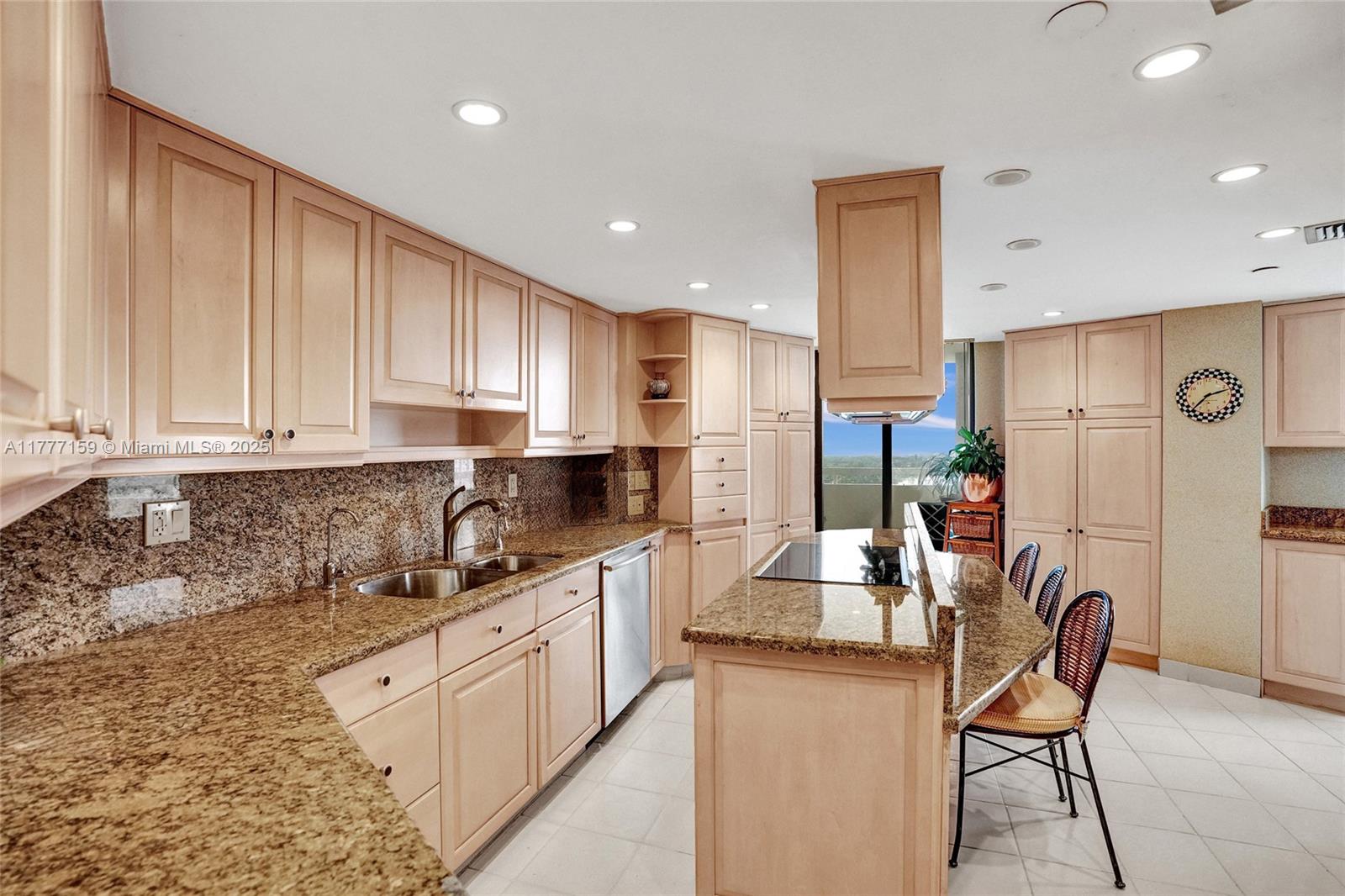 4000 Towerside Ter # 3 Unit: PH-3