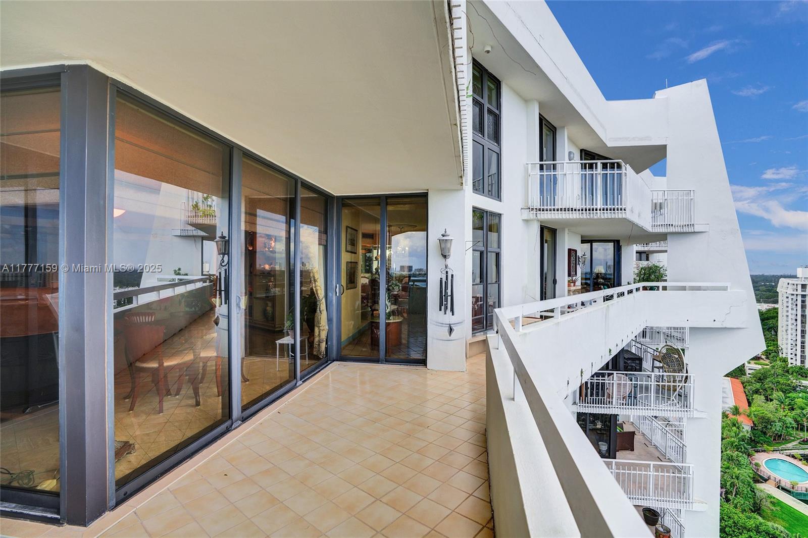 4000 Towerside Ter # 3 Unit: PH-3