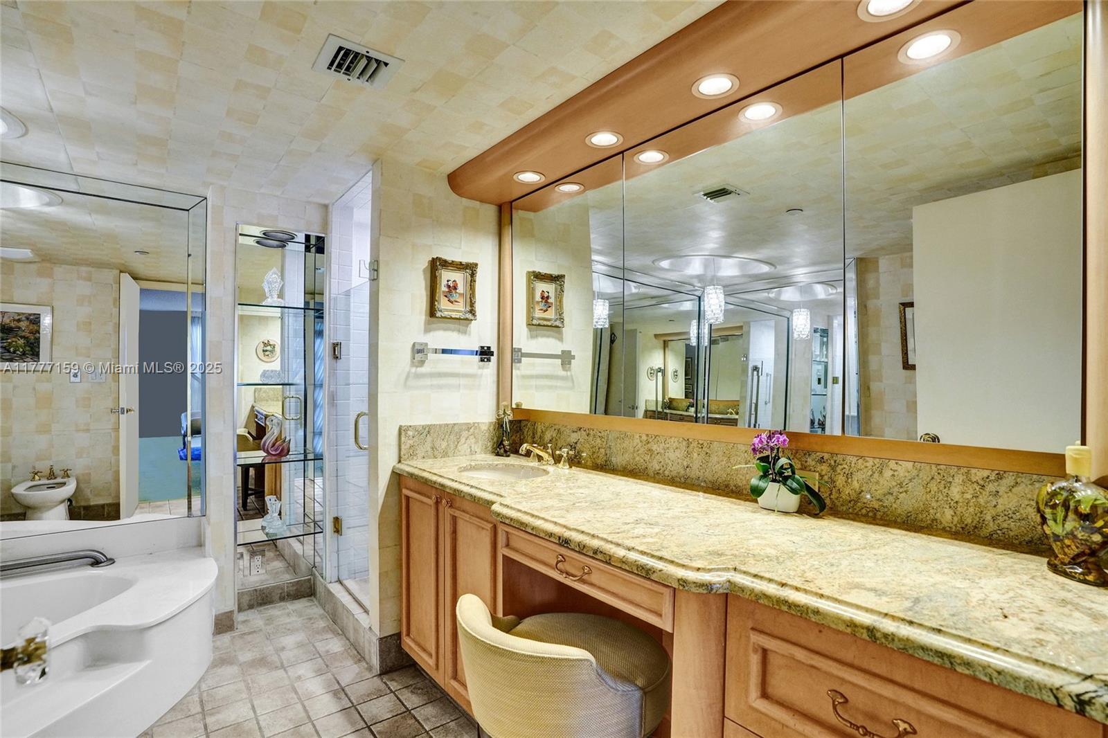 4000 Towerside Ter # 3 Unit: PH-3