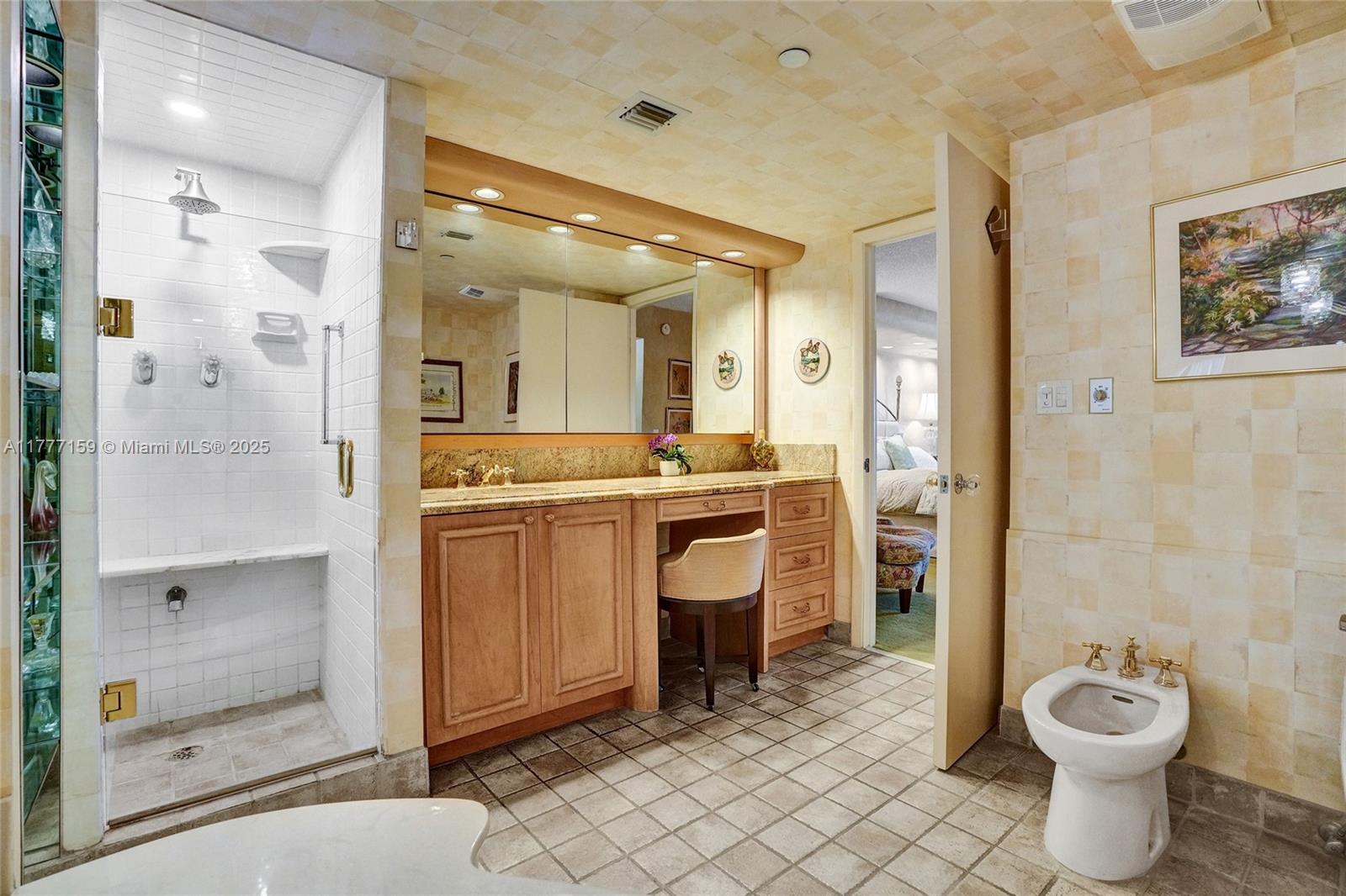 4000 Towerside Ter # 3 Unit: PH-3