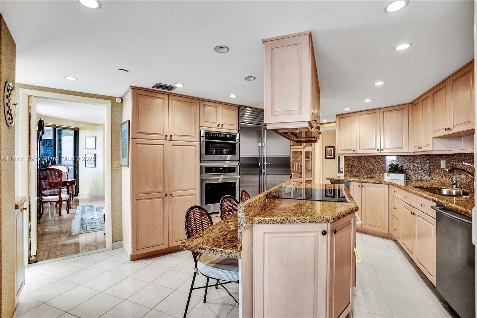 4000 Towerside Ter # 3 Unit: PH-3