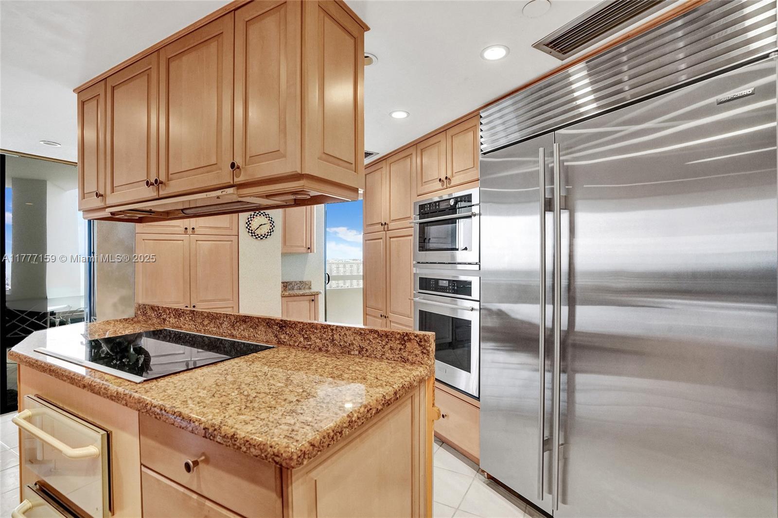 4000 Towerside Ter # 3 Unit: PH-3