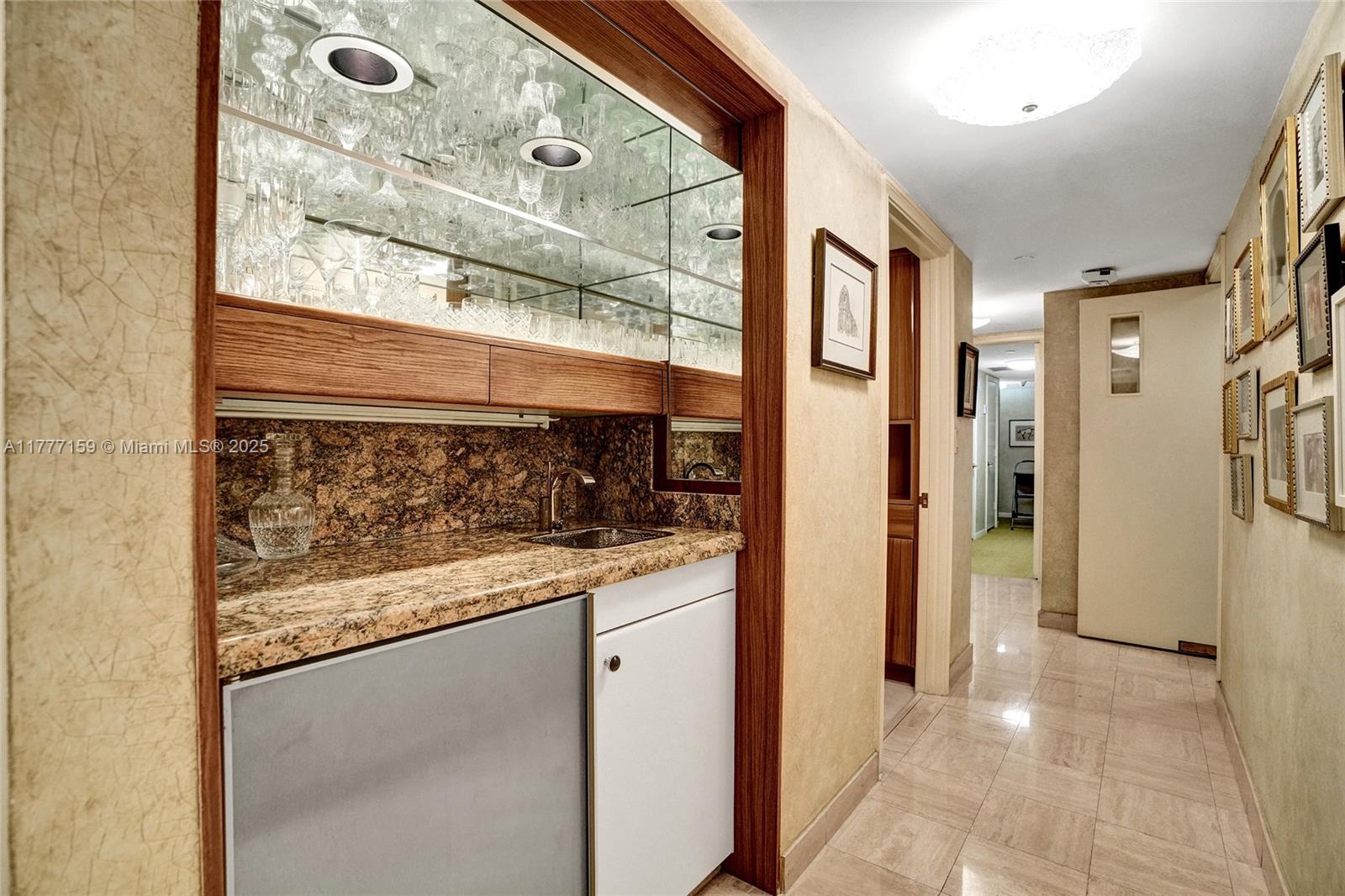 4000 Towerside Ter # 3 Unit: PH-3