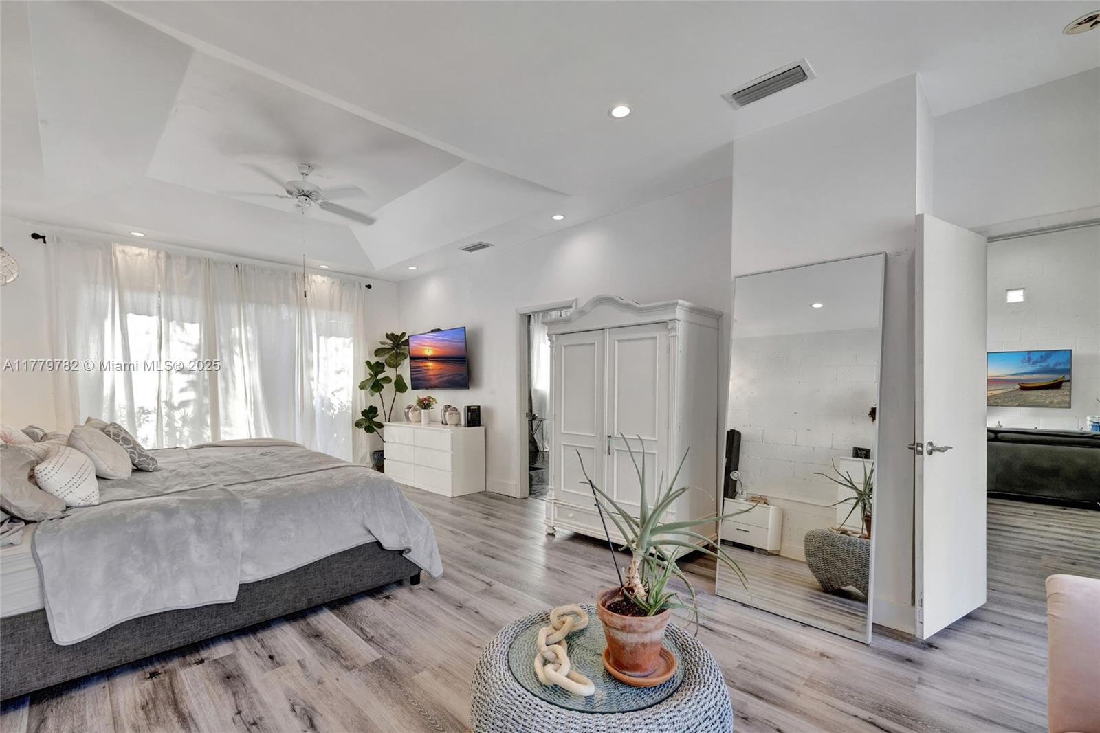 5865 NW 125th Ave