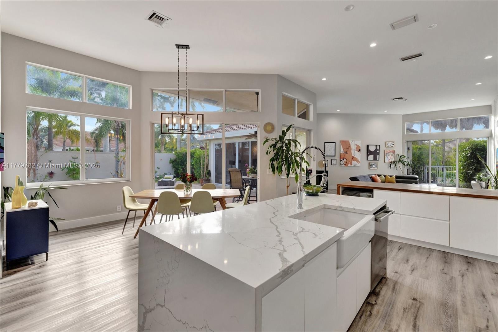 5865 NW 125th Ave