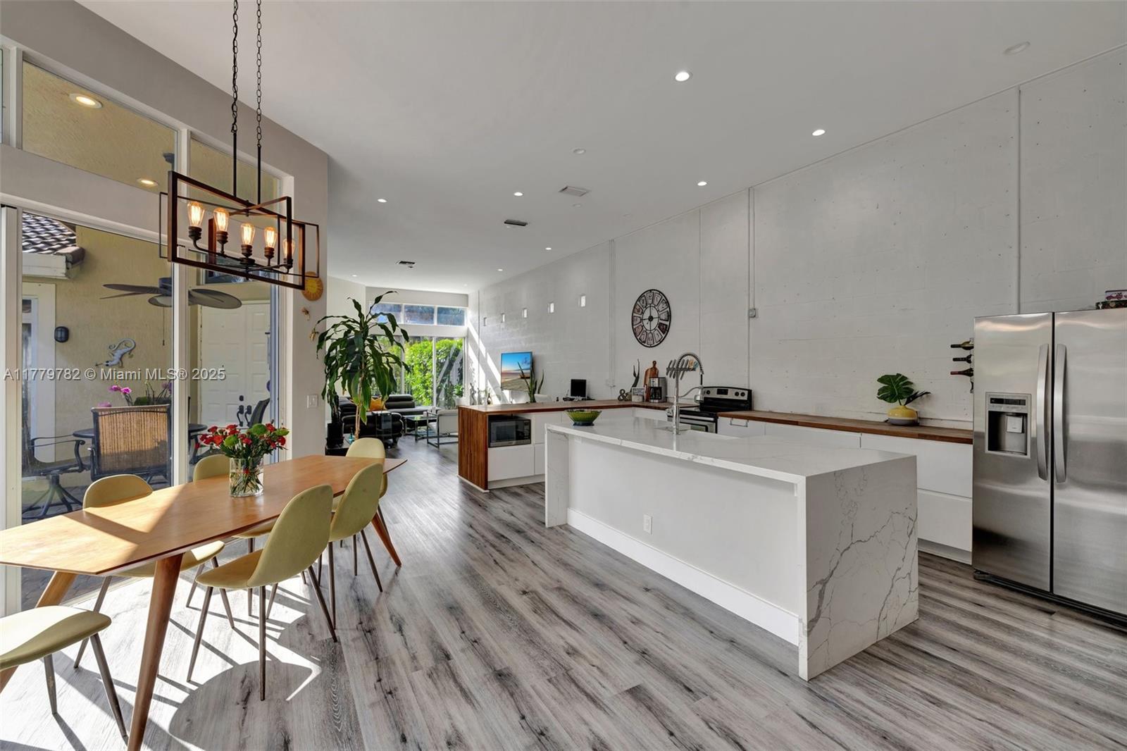 5865 NW 125th Ave