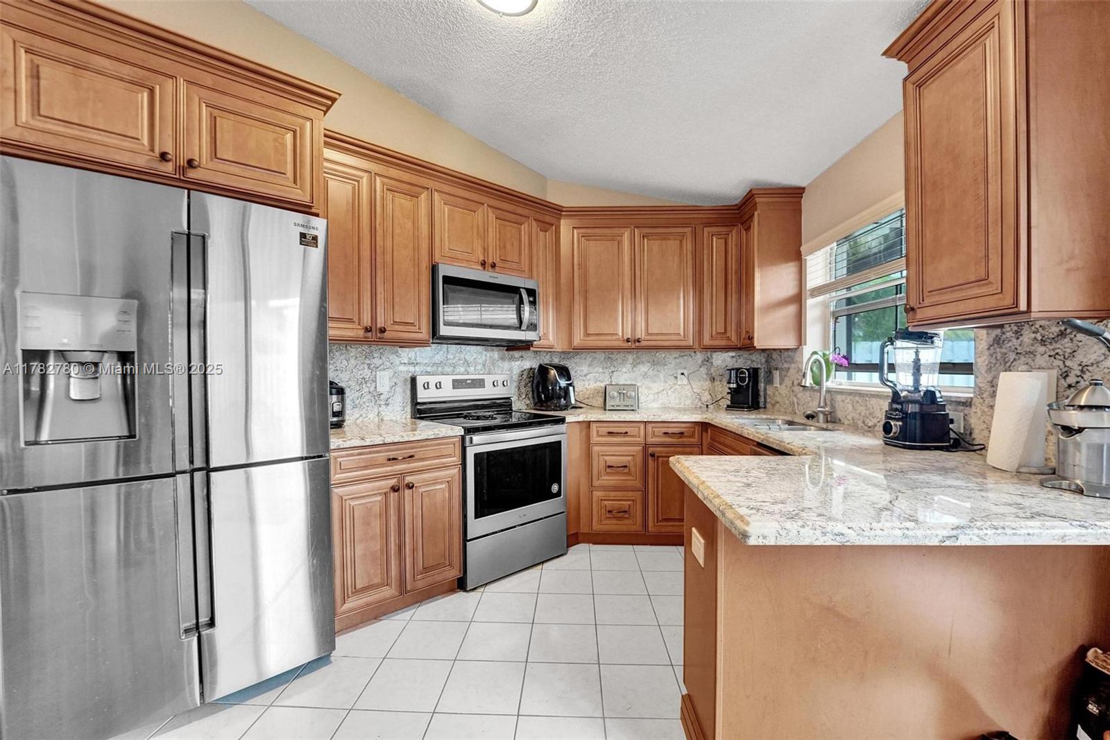7324 NW 1st Pl