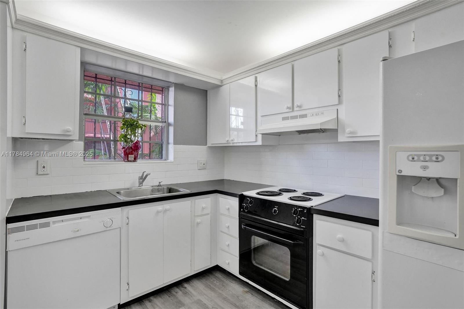 660 Tennis Club Dr # 208