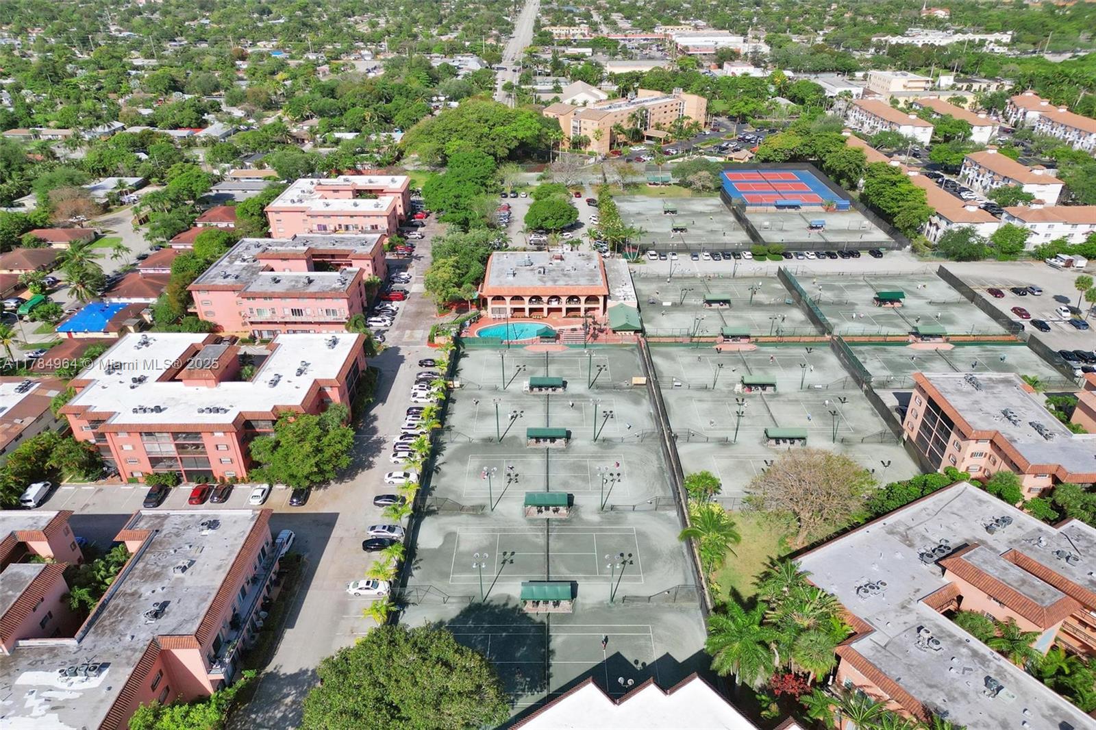 660 Tennis Club Dr # 208