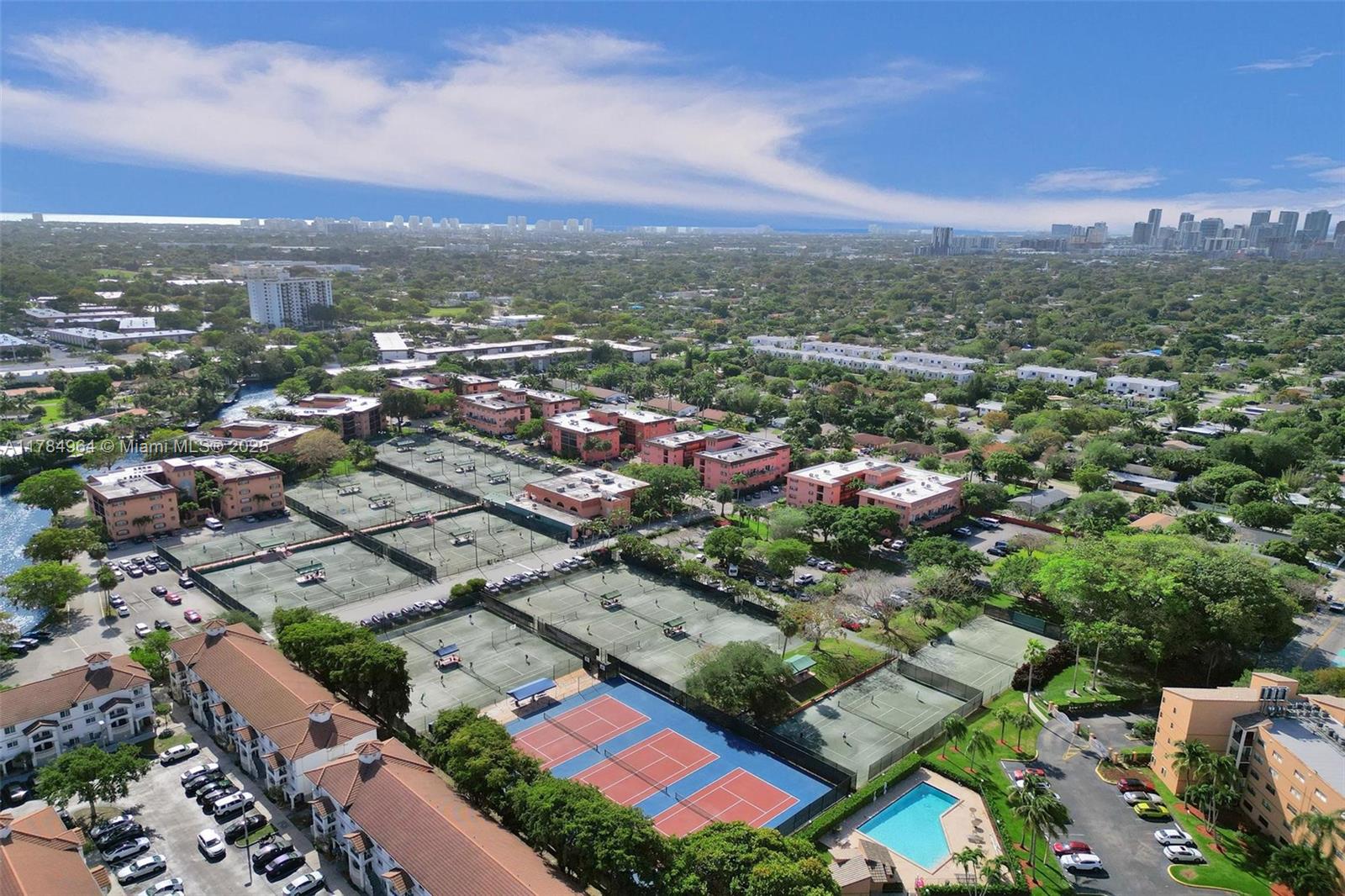 660 Tennis Club Dr # 208