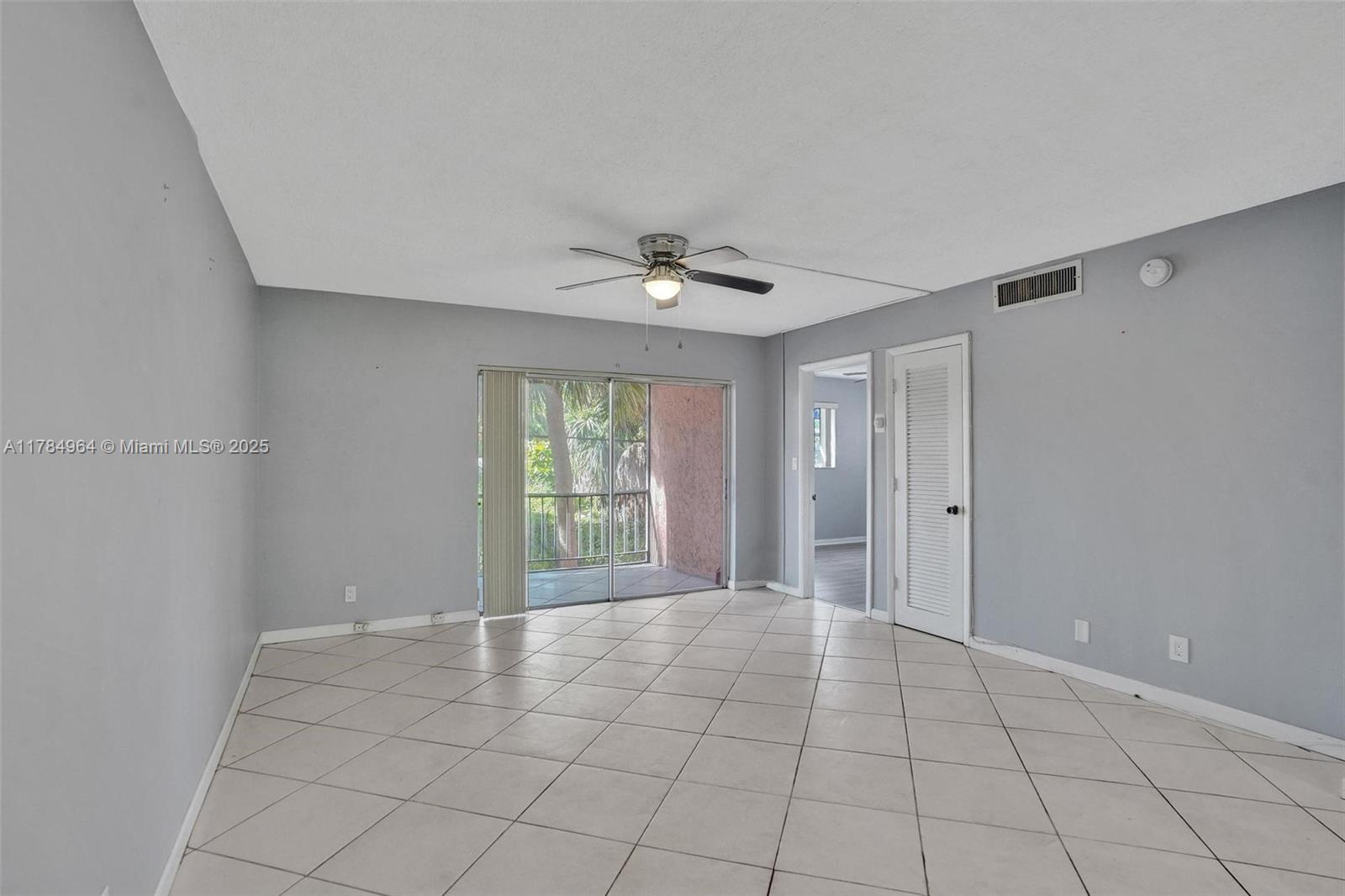 660 Tennis Club Dr # 208