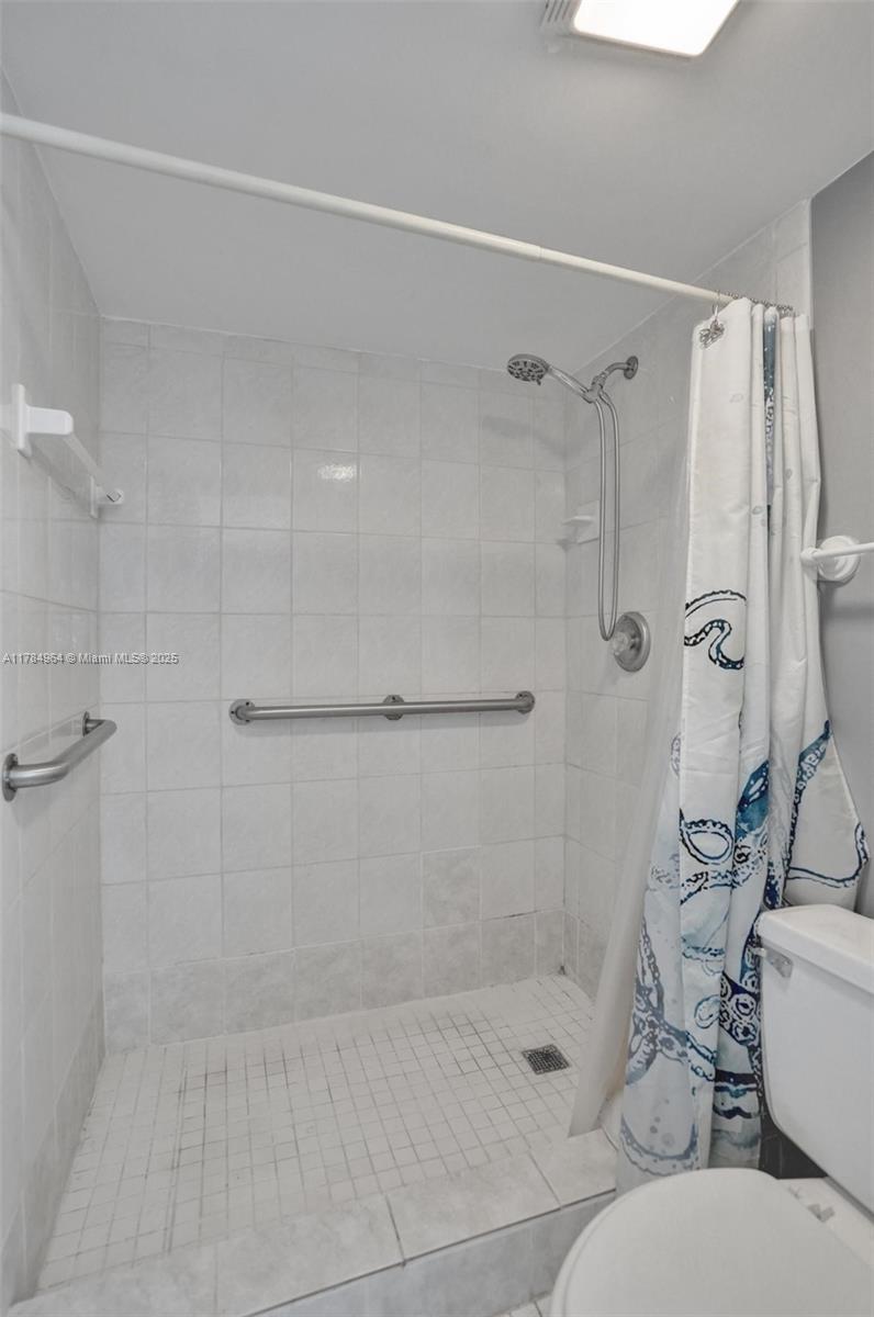 660 Tennis Club Dr # 208