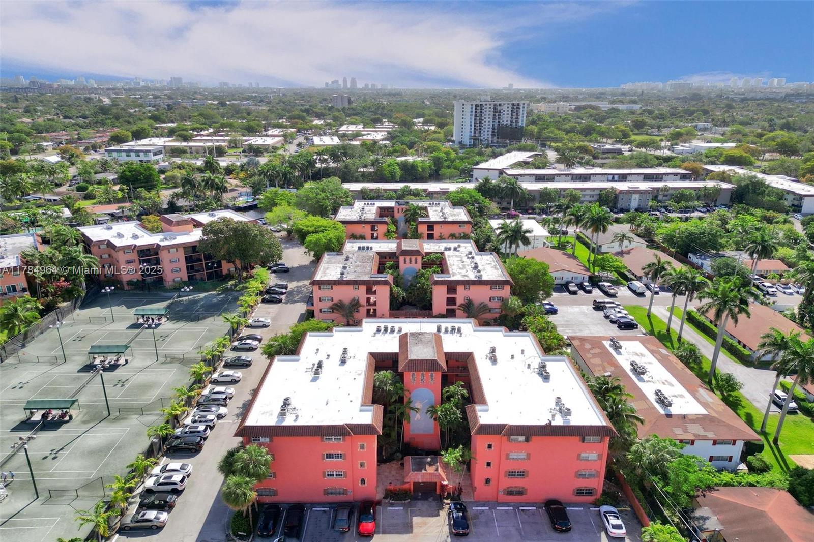 660 Tennis Club Dr # 208