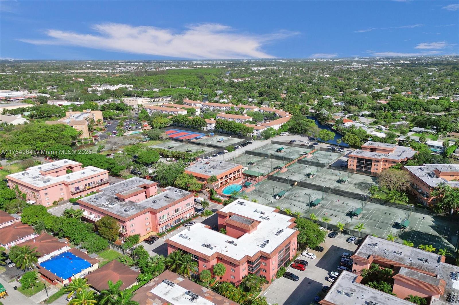 660 Tennis Club Dr # 208