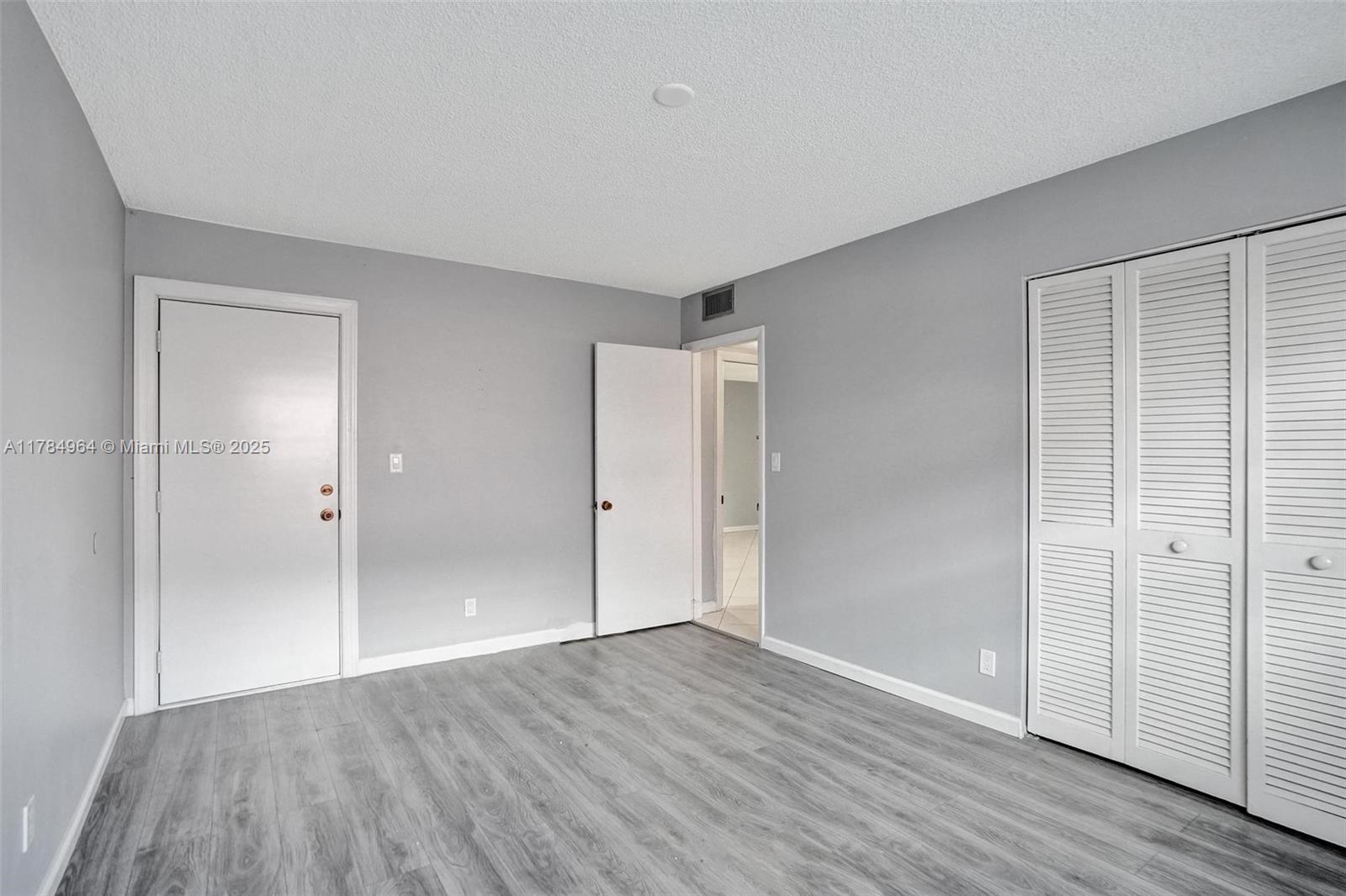 660 Tennis Club Dr # 208