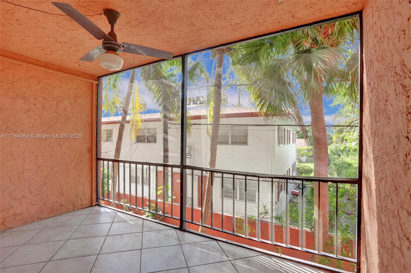 660 Tennis Club Dr # 208