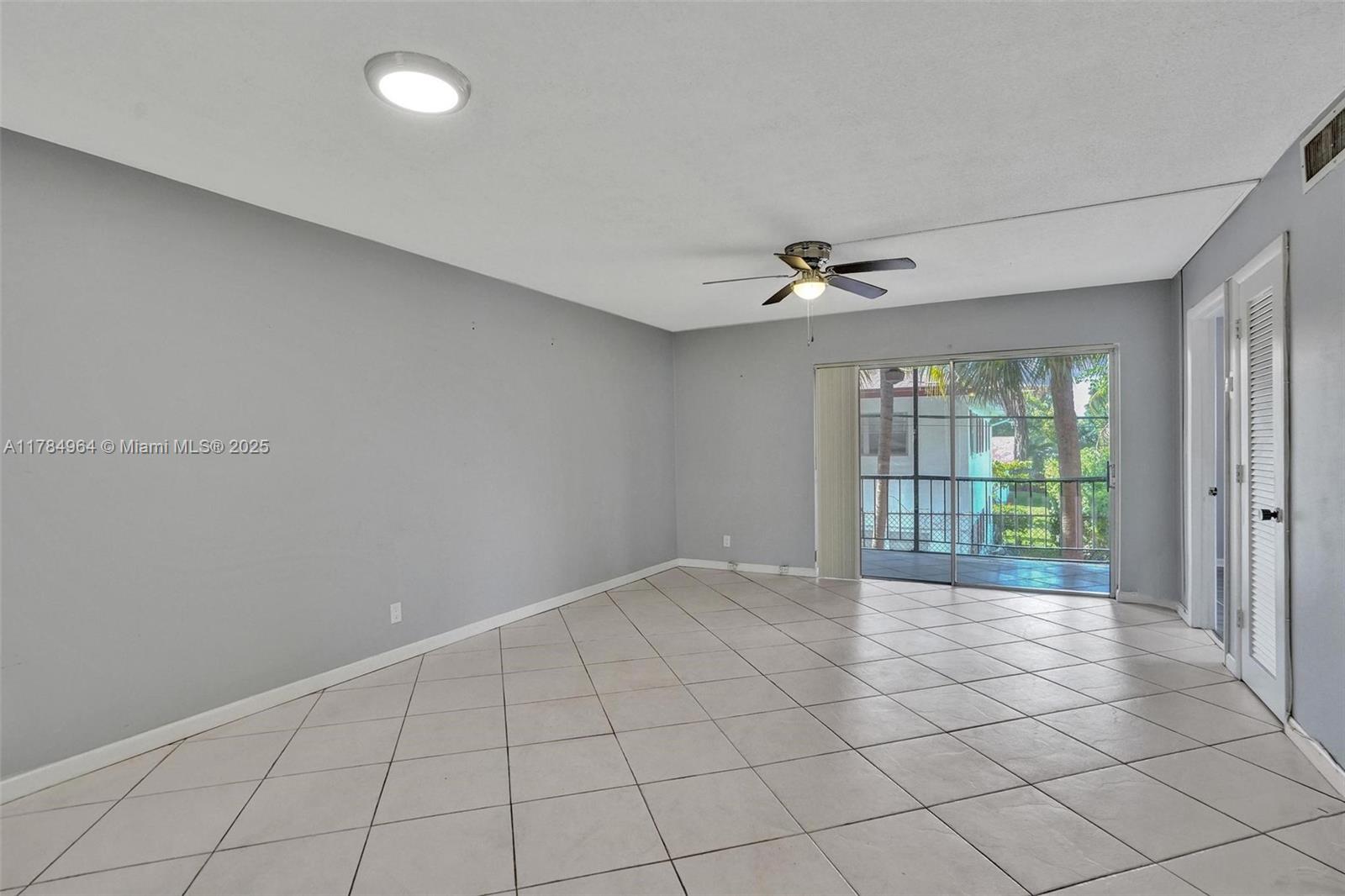 660 Tennis Club Dr # 208