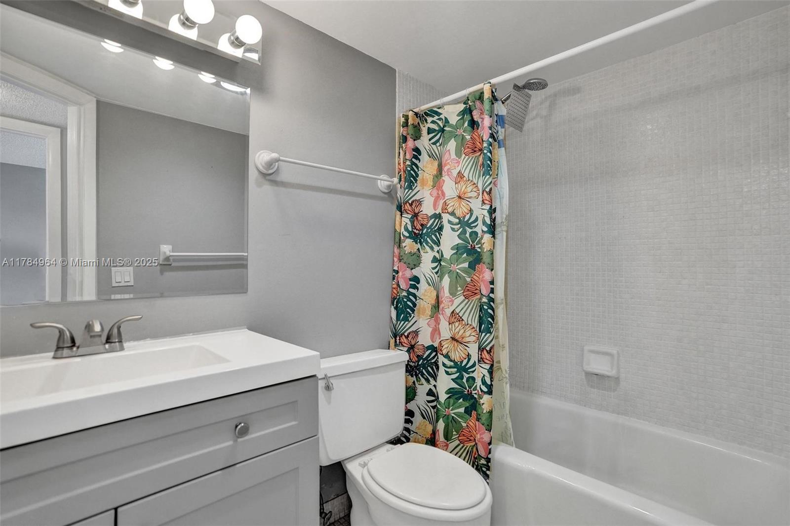 660 Tennis Club Dr # 208