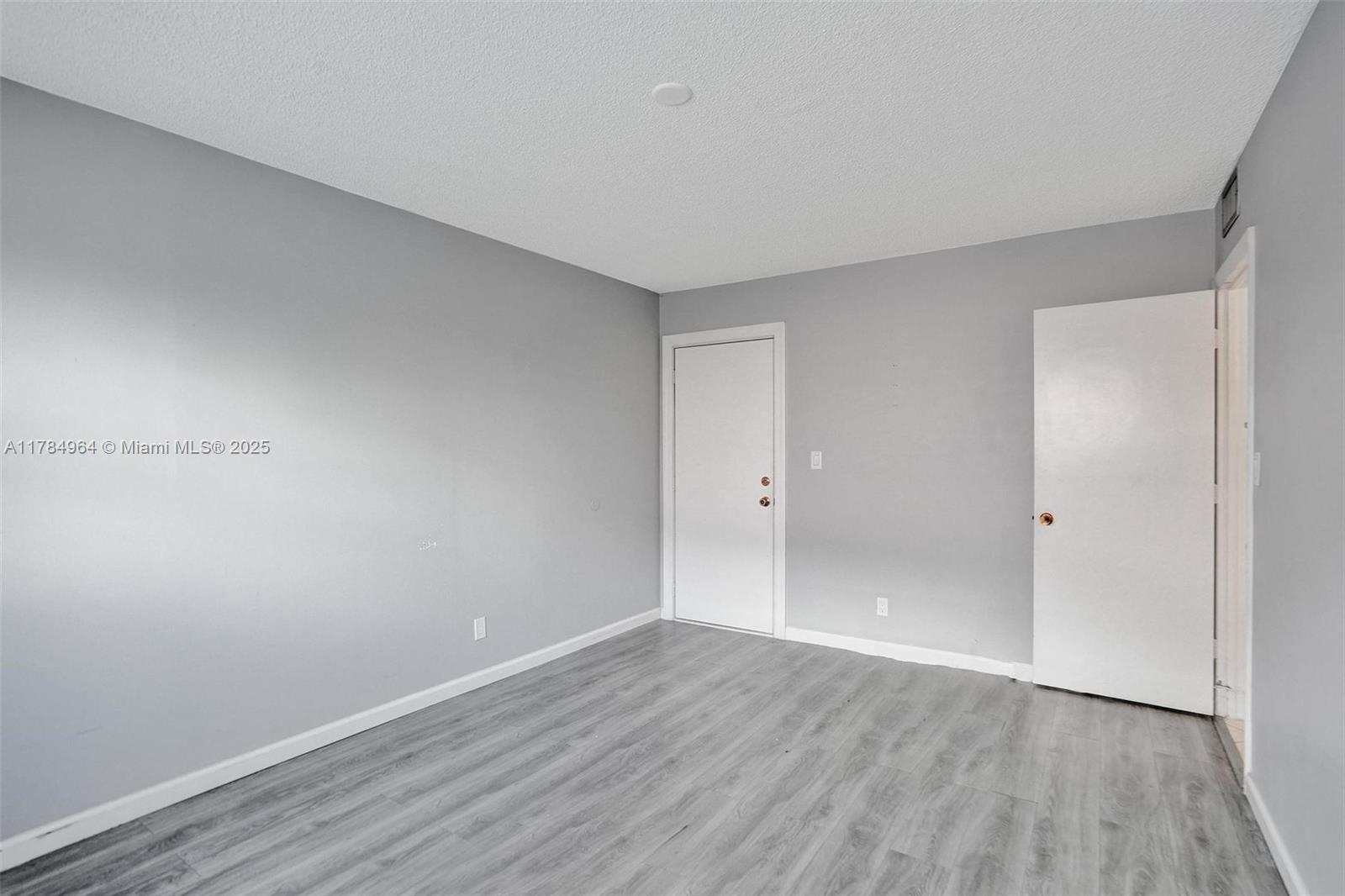 660 Tennis Club Dr # 208