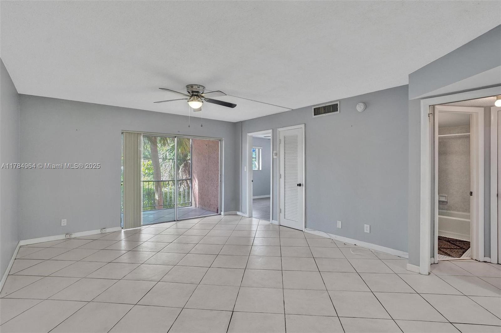 660 Tennis Club Dr # 208