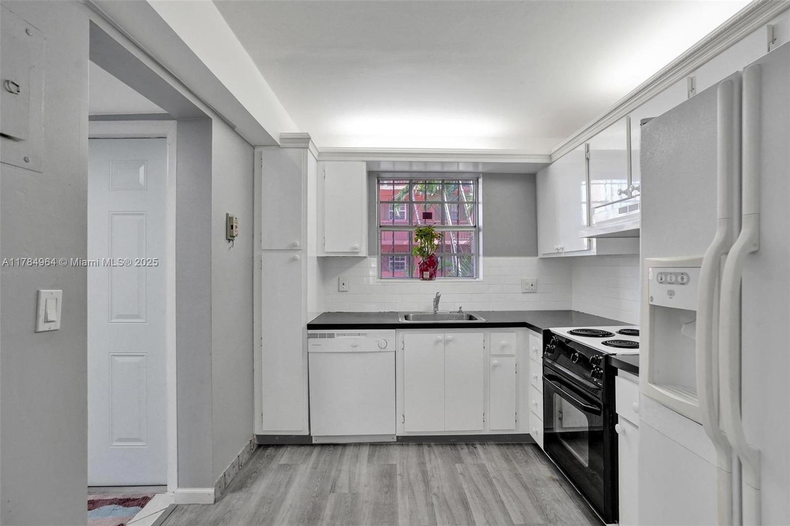 660 Tennis Club Dr # 208