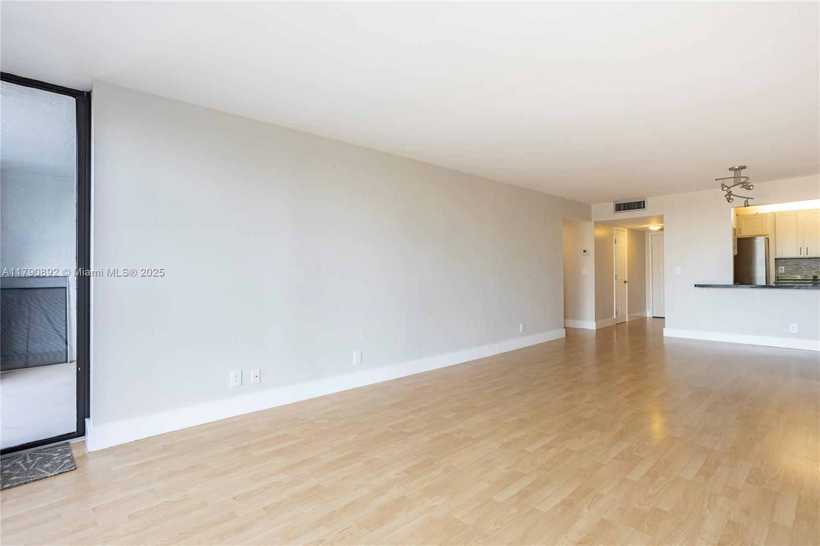 400 Leslie Dr # 405