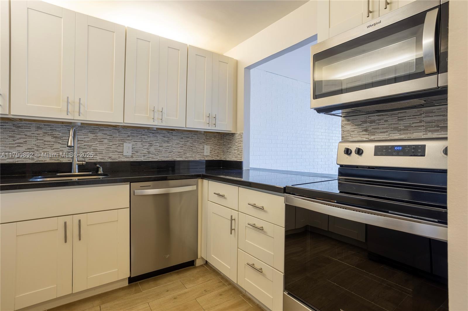 400 Leslie Dr # 405