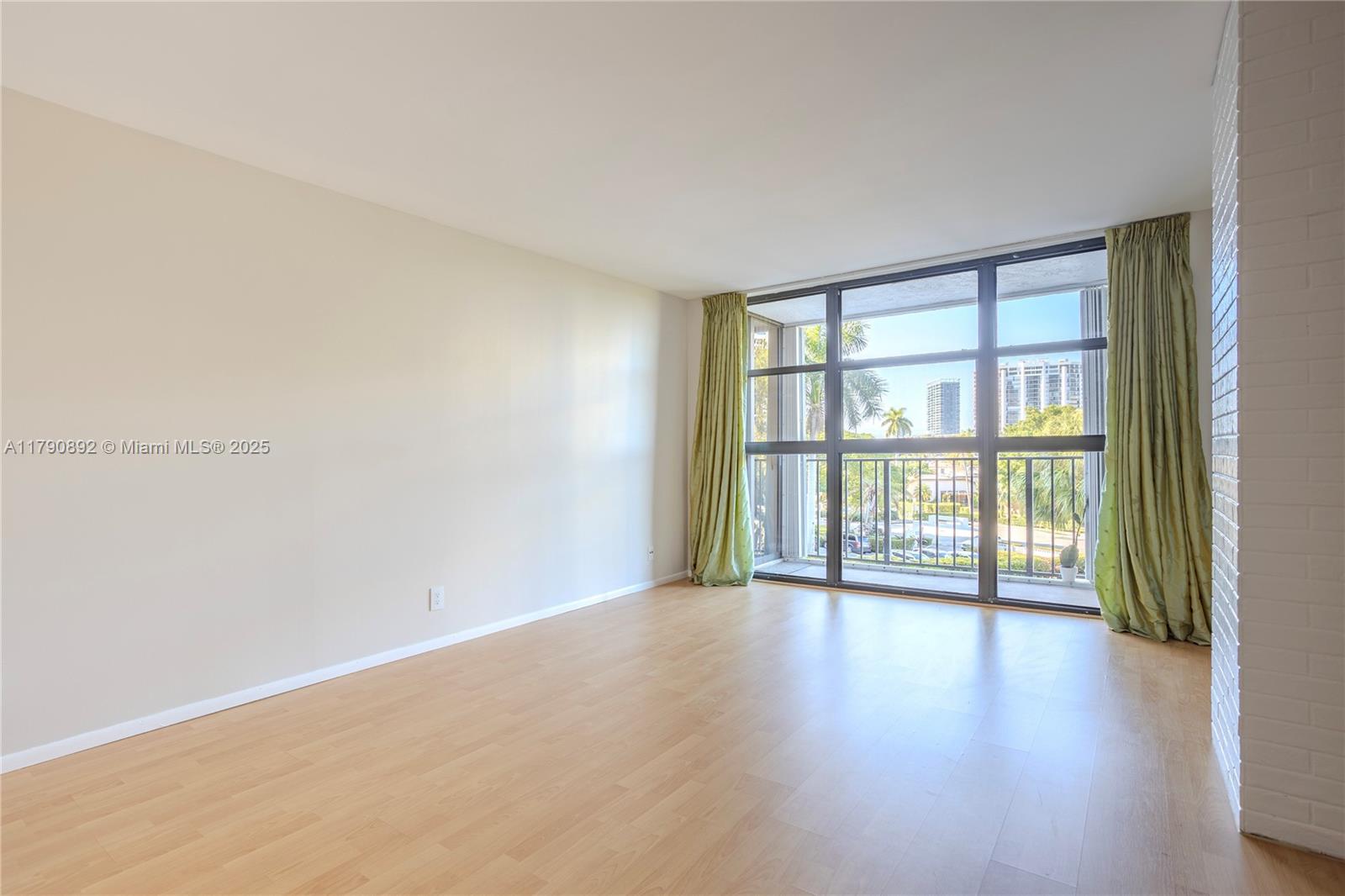 400 Leslie Dr # 405