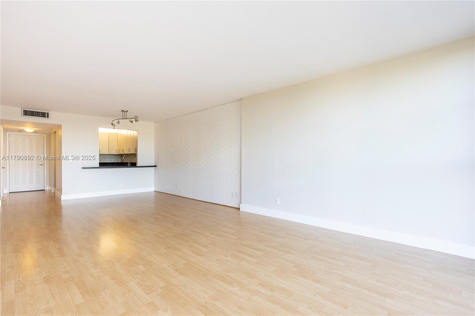 400 Leslie Dr # 405