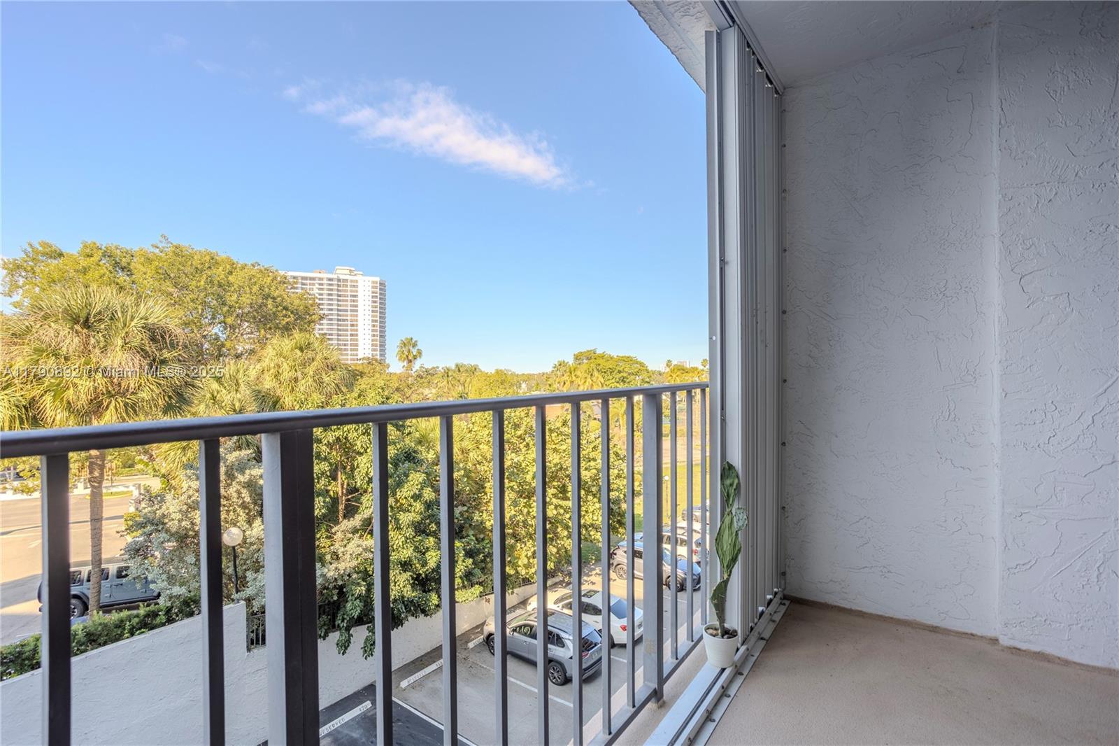 400 Leslie Dr # 405