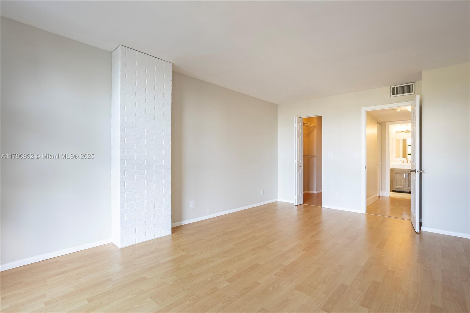 400 Leslie Dr # 405