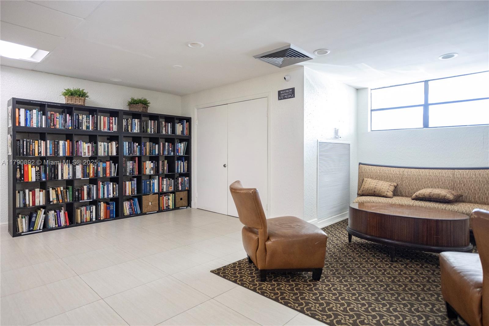 400 Leslie Dr # 405