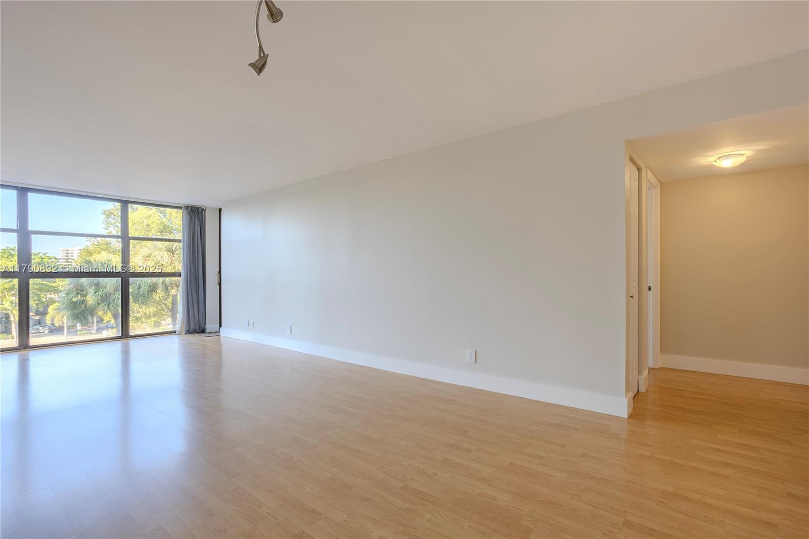 400 Leslie Dr # 405