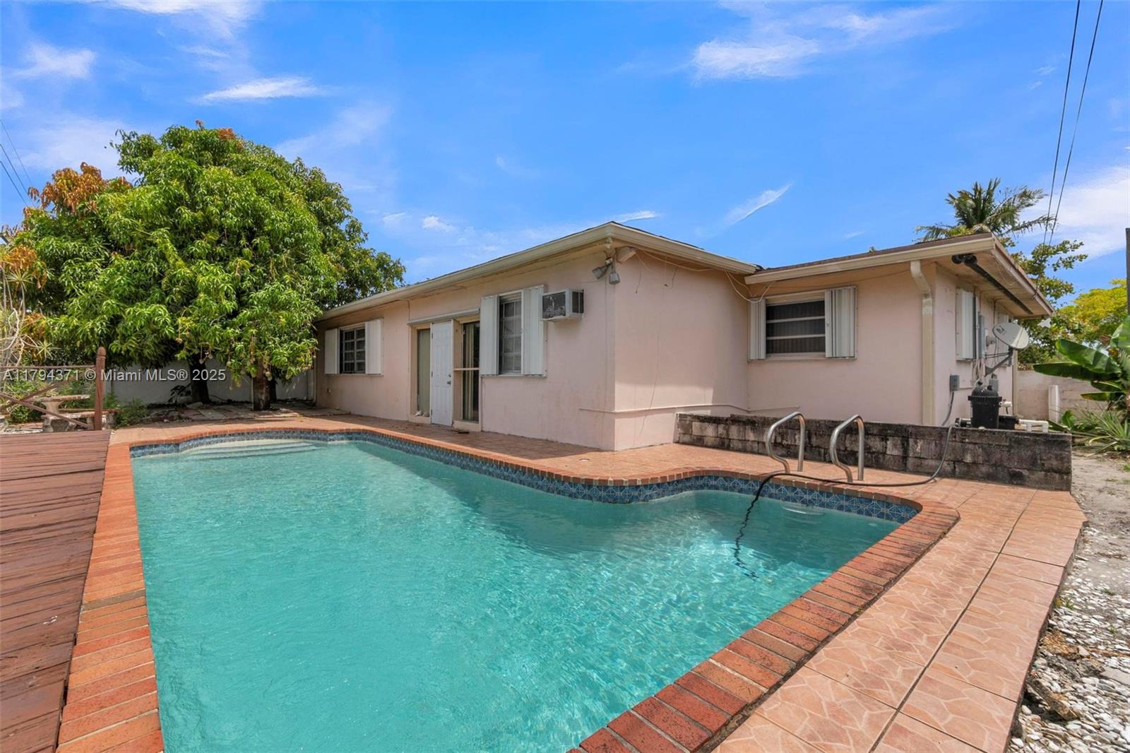 700 NW 76th Ave