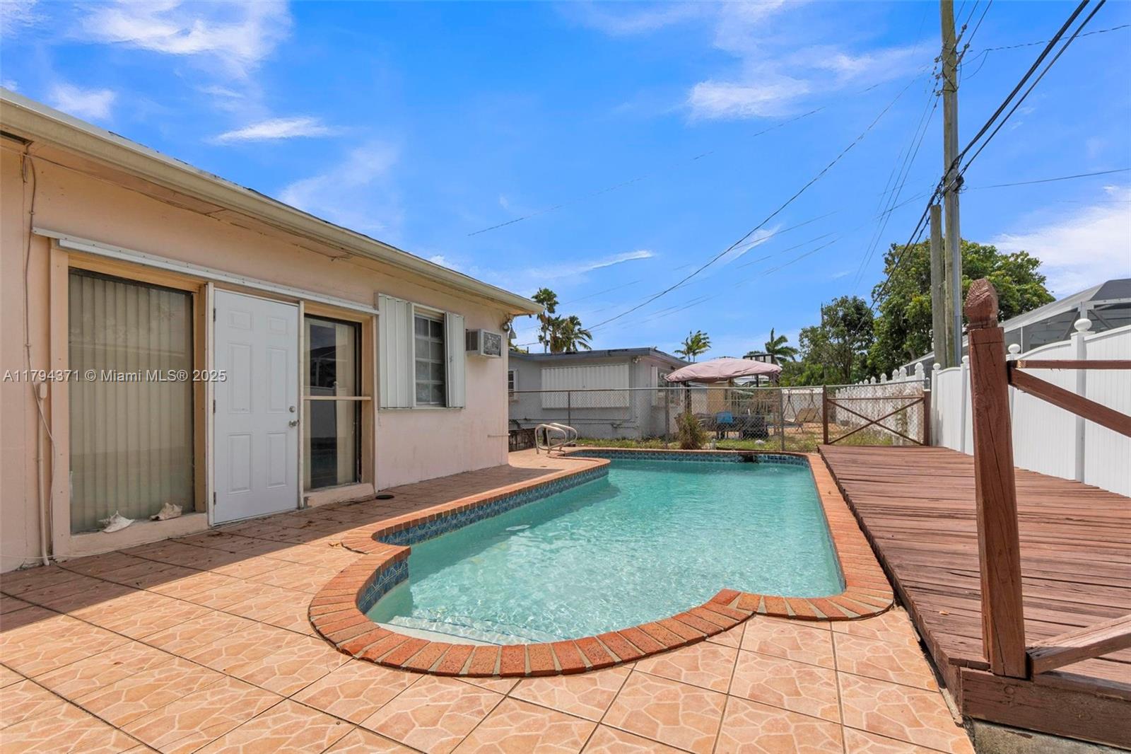 700 NW 76th Ave