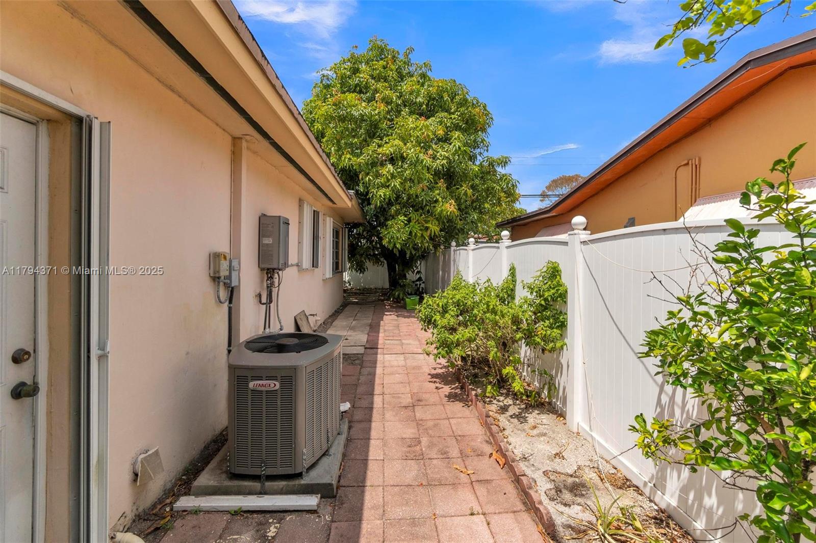 700 NW 76th Ave