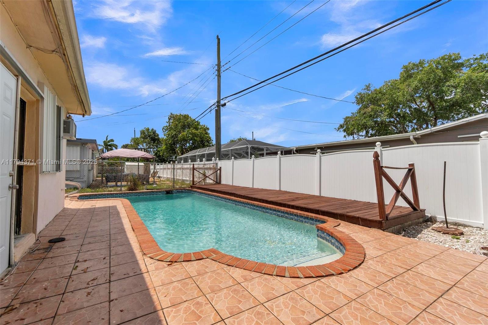 700 NW 76th Ave