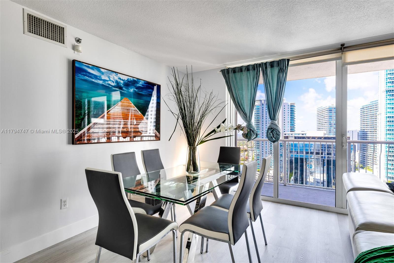 1200 Brickell Bay Dr # 2923